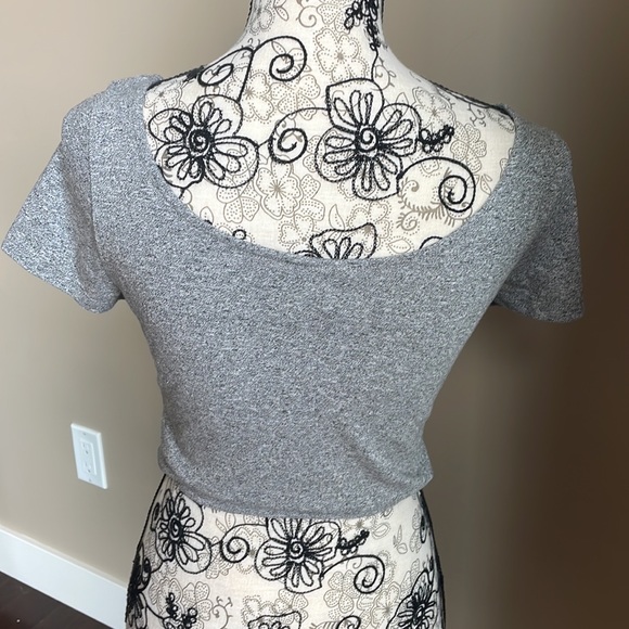 🌻3/$20 Divided by H&M crop top medium “L’amour Toujours” - Picture 2 of 5